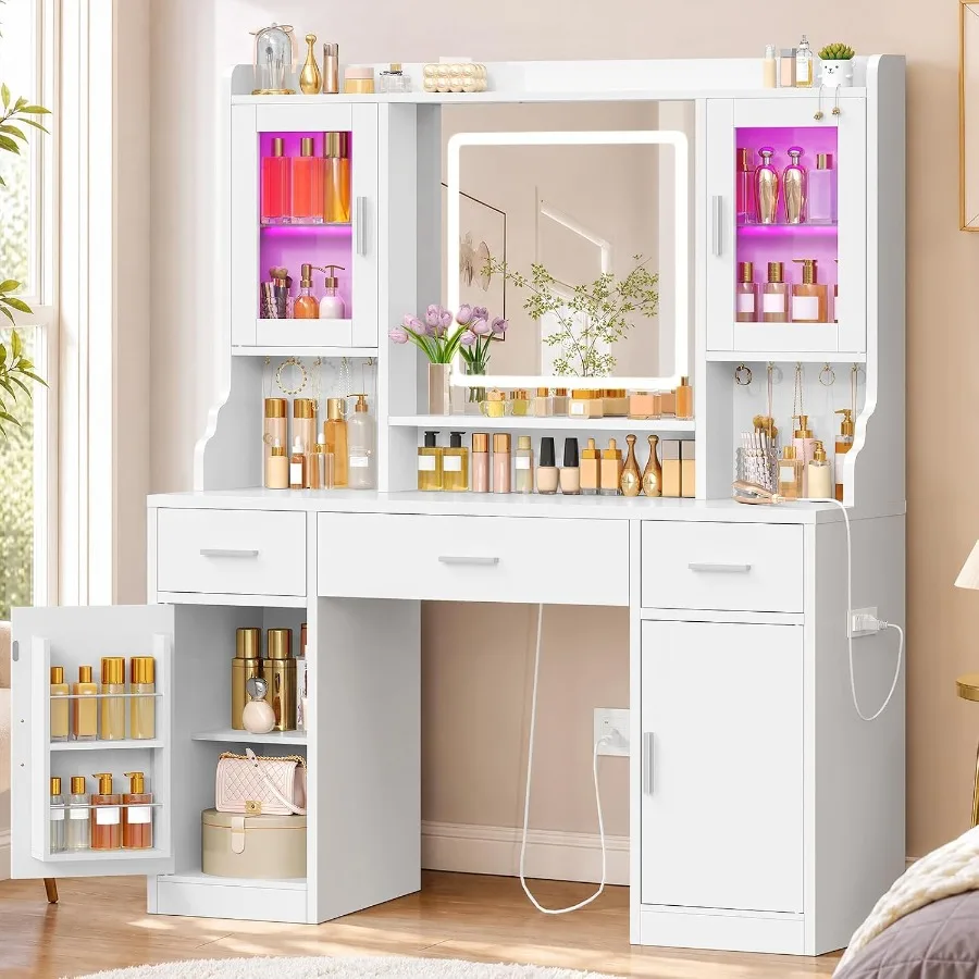 Toaletka do makijażu z lustrem – Makeup recenzja i cena